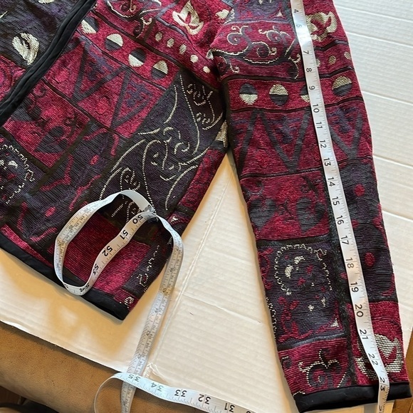 Mary McFadden-L-Burgundy& black patterned, long sleeve zip front tapestry jacket - Picture 8 of 11